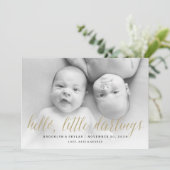Hello Little Darlings Gold Script Twin Foto Birth Ankündigung (Stehend Vorderseite)