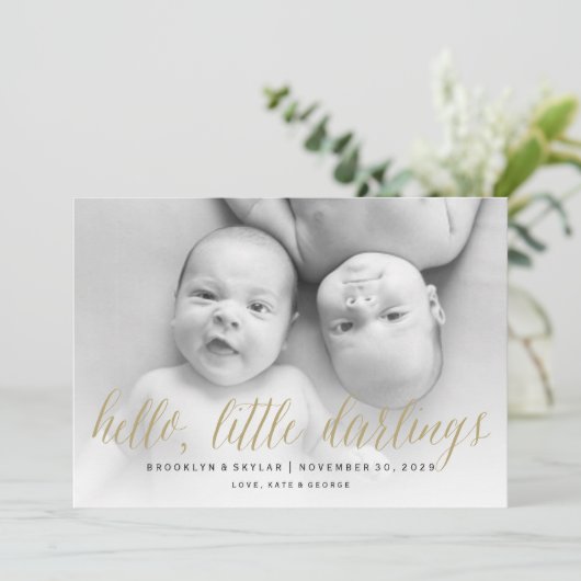 Hello Little Darlings Gold Script Twin Foto Birth Ankündigung (Stehend Vorderseite)