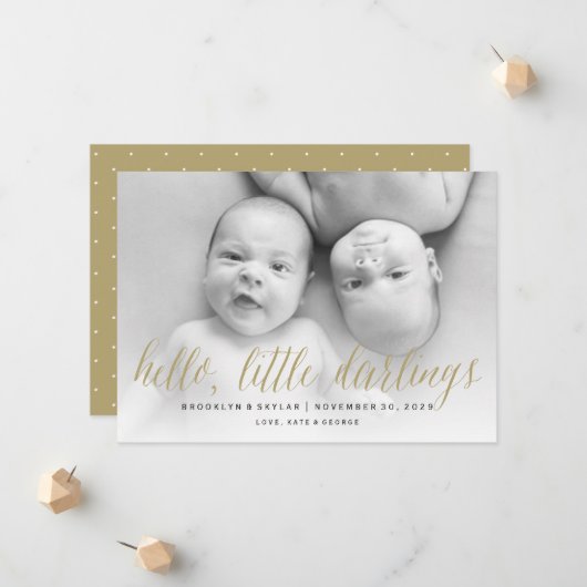 Hello Little Darlings Gold Script Twin Foto Birth Ankündigung (Vorderseite/Rückseite Beispiel)