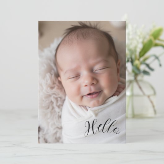 “Hello” Personalized Photo Birth Announcement Card (Stehend Vorderseite)