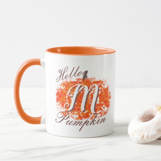 Hello Pumpkin Monogram Abstrakte Herbstlaub Tasse (Mit Donut)