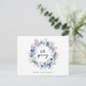 Hello Spring Floral House Wreath Real Anwesen Postkarte (Stehend Vorderseite)