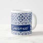 HELLO SUNSHINE Blue & White Sicilian Tile Jumbo-Tasse (Vorderseite Rechts)