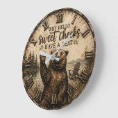 Hello Sweet Cheeks Rustic Bear Funny Lake Cabin Große Wanduhr (Winkel)