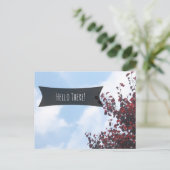 "Hello There" Hübsche Blue Sky Red-Blätter Postkarte (Stehend Vorderseite)