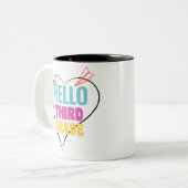 Hello Third Grade| Farbiges Design für die dritte Zweifarbige Tasse (Vorderseite Links)