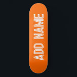 hellorange - personalisiert skateboard<br><div class="desc">Das klassische Skateboard mit solidem Hintergrund in leuchtend orangefarbenen und fett weißen Schriftart! Personalisieren Sie es mit Ihrem Namen und machen Sie es einzigartig. Ideal für Skate-Parksitzungen, Straßentouren oder Ausflüge in die Stadt. Das von der innovativen Alma Wad entworfene Skateboard ist nicht nur eine Fahrt, sondern auch ein Statement. Ideal...</div>