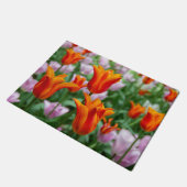 Hellorange Tulpen im Park Fußmatte (Schrägansicht)