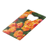 Hellorange Tulpen im Park Geldbeutel Flaschenöffner (Rückseite Schrägansicht)