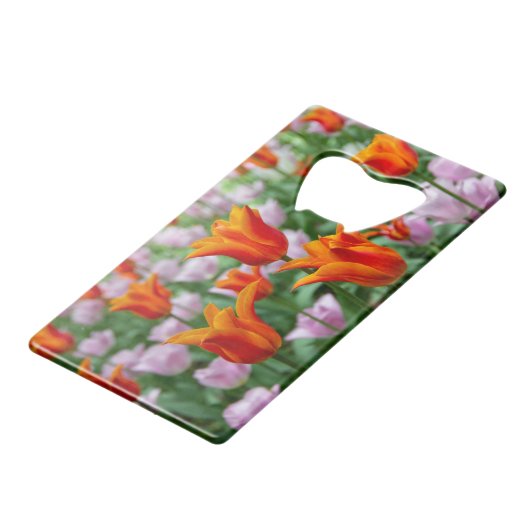 Hellorange Tulpen im Park Geldbeutel Flaschenöffner (Rückseite Schrägansicht)