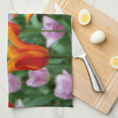 Hellorange Tulpen im Park Geschirrtuch (Viertel Falte)