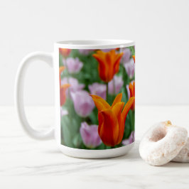 Hellorange Tulpen im Park Kaffeetasse