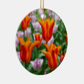 Hellorange Tulpen im Park Keramik Ornament (Rechts)