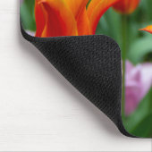 Hellorange Tulpen im Park Mousepad (Ecke)