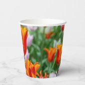 Hellorange Tulpen im Park Pappbecher (Rückseite)
