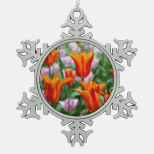Hellorange Tulpen im Park Schneeflocken Zinn-Ornament