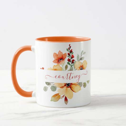 Hellorangefarbene Aquarellblumen personalisiert Tasse (Links)