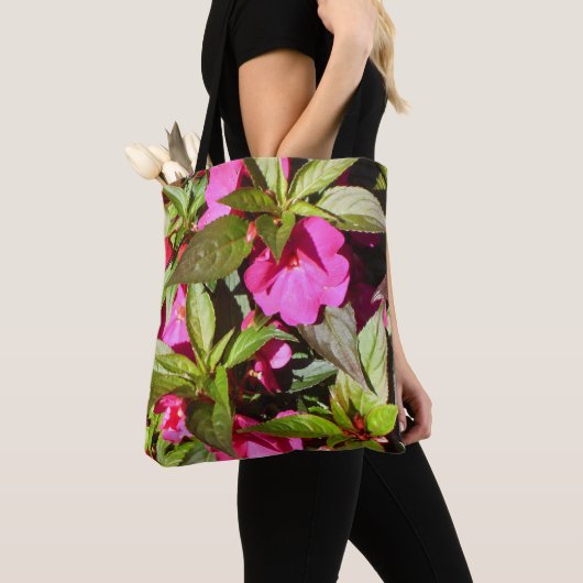 Hellrosa belebte Lizzie-Blume Tasche (Von Nahem)