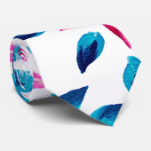 Hellrosa blaue Blumen Blätter Acrylfarbe Krawatte (Gerollt)