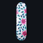 Hellrosa blaue Blumen Blätter Acrylfarbe Skateboard<br><div class="desc">Dieses moderne und mädchenhafte Muster ist perfekt für die trendige und stilvolle Frau. Es ist mit handgemalten, hellen Neonrosa, Rosa, aquamarinem Grün und marineblauen Acrylfarben und Blätter auf einem schlichten, weißen Hintergrund ausgestattet. Es ist künstlerisch, hübsch, elegant, einzigartig und originell. Stilisieren Sie mit den handbemalten Blume des Künstlers La Femme,...</div>