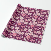 Hellrosa Blume Muster auf lila Geschenkpapier (Ungerollt)