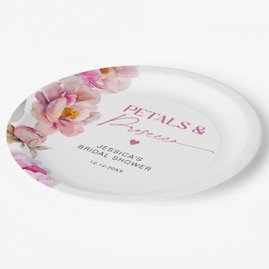 Hellrosa Blütenblätter und Bräute der Prosecco Pappteller (Schrägansicht)