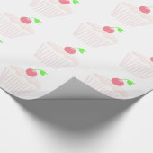 Hellrosa Cupcake mit Kirsche obendrauf Geschenkpapier (Ecke)