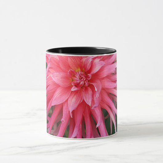 Hellrosa Dahlia Blume. Tasse (Zentrum)