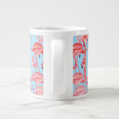 Hellrosa Flamingos auf blau| Erste Schritte Jumbo-Tasse (Rückseite)