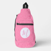 Hellrosa gewellte Quadrate Personalisierte Initial Crossbody Bag (Vorderseite)