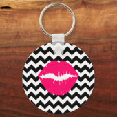 Hellrosa Lippen auf schwarzen und weißen Zigzag Schlüsselanhänger (Vorderseite)