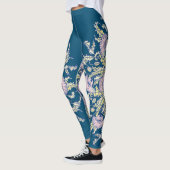Hellrosa Pflaumen auf dunkelblau, botanisch, flora Leggings (Links)