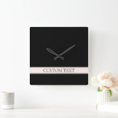 Hellrosa Rosa Streifen und eleganter bearbeitbarer Quadratische Wanduhr (Zuhause)