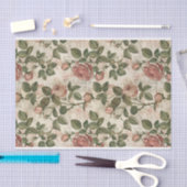 Hellrosa Rose auf Abstraktem Newsprint-Muster Seidenpapier (Handwerk)