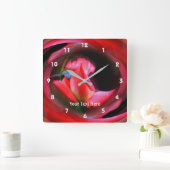 Hellrosa Rosenknospe Abstrakte Kunst Quadratische Wanduhr (Zuhause)