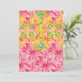 Hellrosa Stoff mit lebhaftem Blumenpatter Einladung (Stehend Vorderseite)