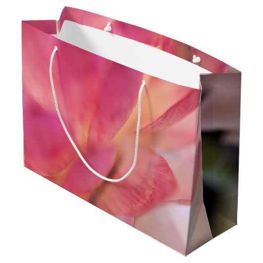 Hellrosa Strawblume Große Geschenktüte (Rückseite Schrägansicht)