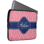 Hellrosa, Trellis Pattern Navy Monogram Laptopschutzhülle (Vorne Rechts)
