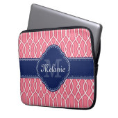 Hellrosa, Trellis Pattern Navy Monogram Laptopschutzhülle (Vorderseite Links)