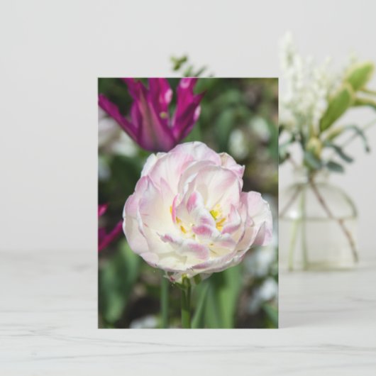 Hellrosa Tulpen an einem sonnigen Tag Einladung (Stehend Vorderseite)