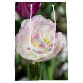 Hellrosa Tulpen an einem sonnigen Tag Mittlere Geschenktüte (Rückseite)