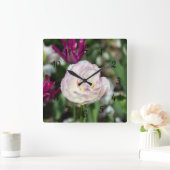 Hellrosa Tulpen an einem sonnigen Tag Quadratische Wanduhr (Zuhause)