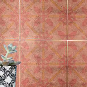 Hellrosa und gelb abgenutztes vintage geometrische fliese