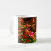 Hellrosa und gelbe Daisy Wilde Blume Kaffeetasse (Vorderseite Links)