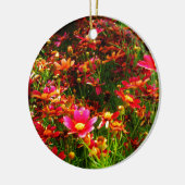 Hellrosa und gelbe Daisy Wilde Blume Keramik Ornament (Links)