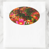 Hellrosa und gelbe Daisy Wilde Blume Ovaler Aufkleber (Tasche)