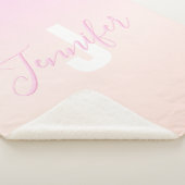 Hellrosa und Pfirsichfarben Ombre Name & Monogramm Sherpadecke (3/4)