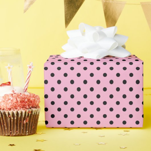 Hellrosa und schwarze Tupfen Geschenkpapier (Geburtstagsparty)