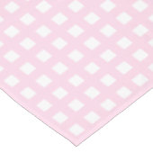 Hellrosa, weiße Quadrat-Muster Tischdecke (Schrägansicht)