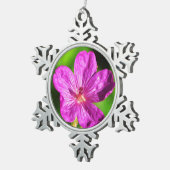 Hellrosa Wildblume blüht Grüngras Schneeflocken Zinn-Ornament (Rechts)